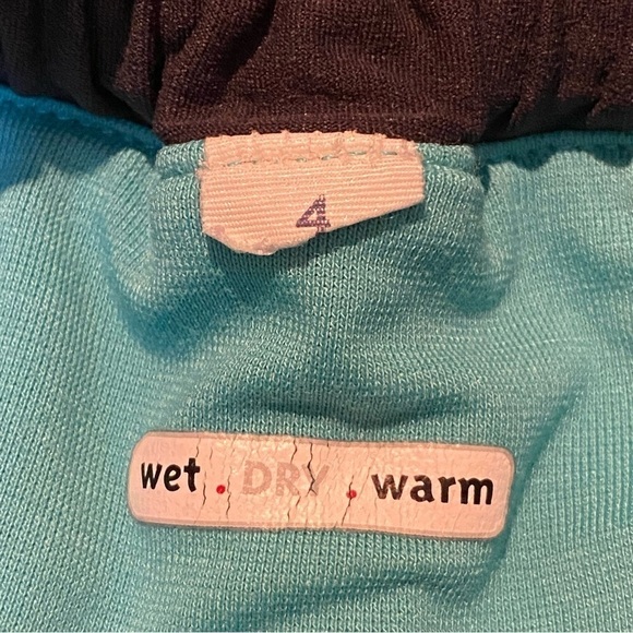 LULULEMON Women Turquoise Wet Dry Warm Athletic Shorts Size 4 - Picture 7 of 7